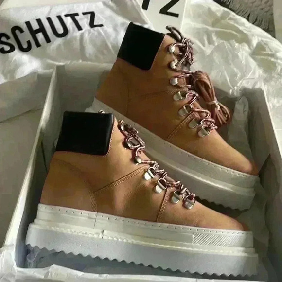 SCHUTZ - Marlua Waterproof Honey/Beige Platform Boots NewIn BoxWith DustbagSz 6